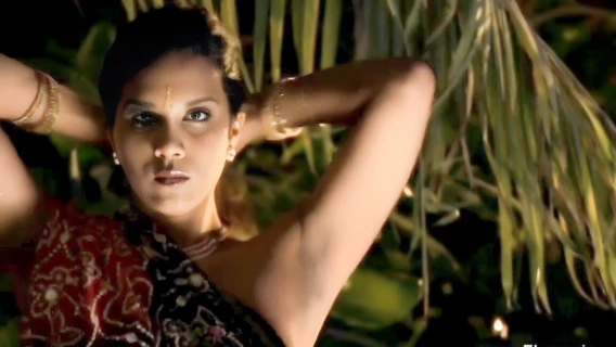 Indian Babe Shows Off Her Gorgeous Body Outdoor